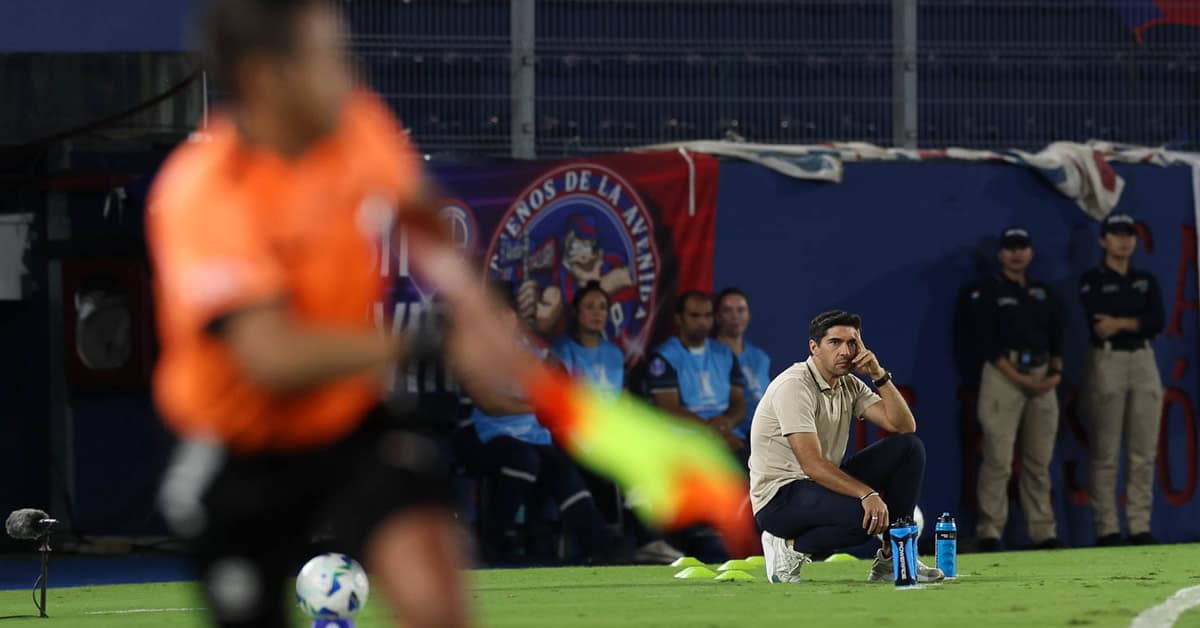 Abel destaca aplicação tática do Palmeiras contra o Cerro, mas lamenta segundo gol tarde