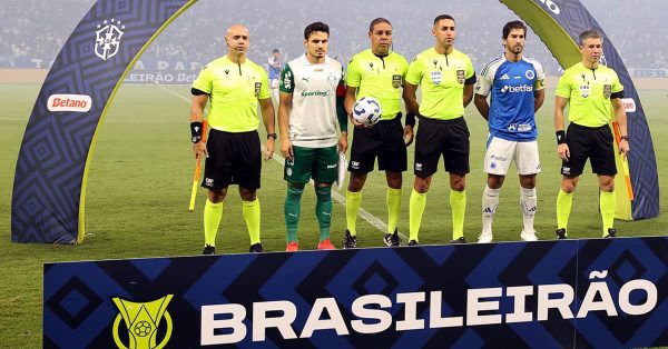 Qual era a pontuação do Palmeiras após 11 rodadas nos últimos Brasileiros?