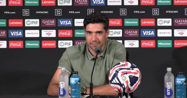 Vídeo: coletiva do Abel após vitória sobre o Al Ahly
