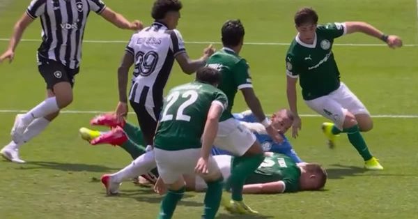 Bruno Fuchs comenta lance em que se atirou de rosto no chão: “Vale tudo”