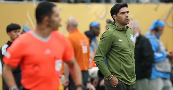 Abel vê Palmeiras superior ao Porto e aponta “culpado” pelo empate na estreia do Mundial
