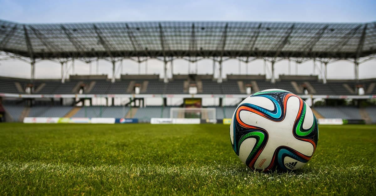 O futebol e a transformação da sociedade brasileira: mais que um esporte, um fenômeno cultural