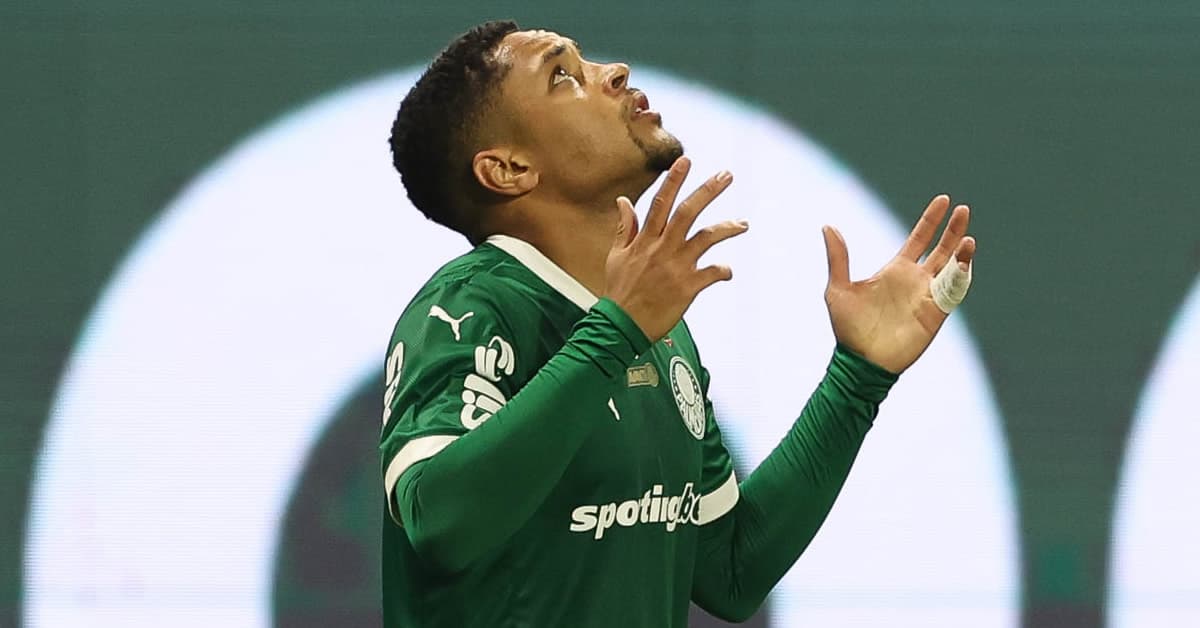Vitor Roque minimiza súmula e se diz feliz por ajudar: "O importante é a vitória do Palmeiras"