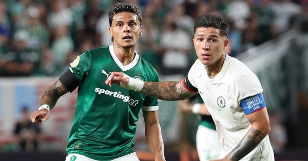 Palmeiras sente os desfalques, joga mal, perde para o Chelsea e cai nas quartas de final