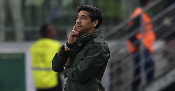 Abel explica marasmo após gol e critica gramado do do Allianz Parque: “Está ruim”