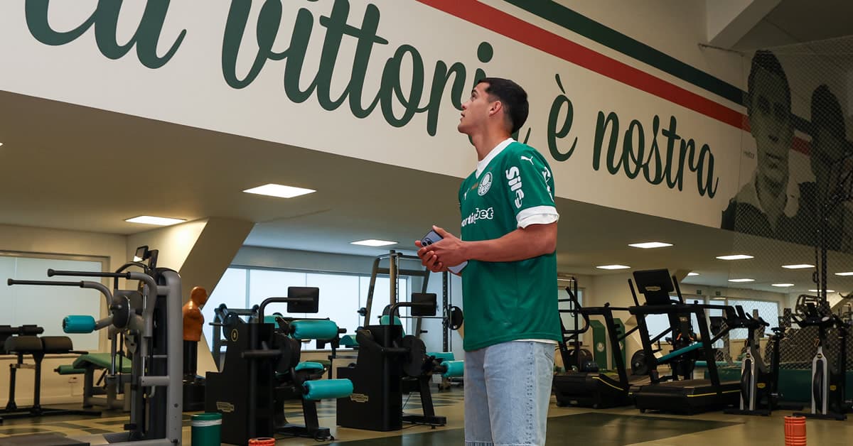 Vídeo: Ramón Sosa conhece a Academia de Futebol e se impressiona: “Uma loucura”