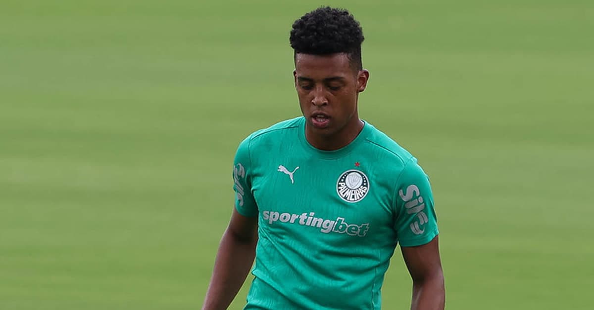 Provável titular contra o Chelsea, Vanderlan promete "entrega e raça"
