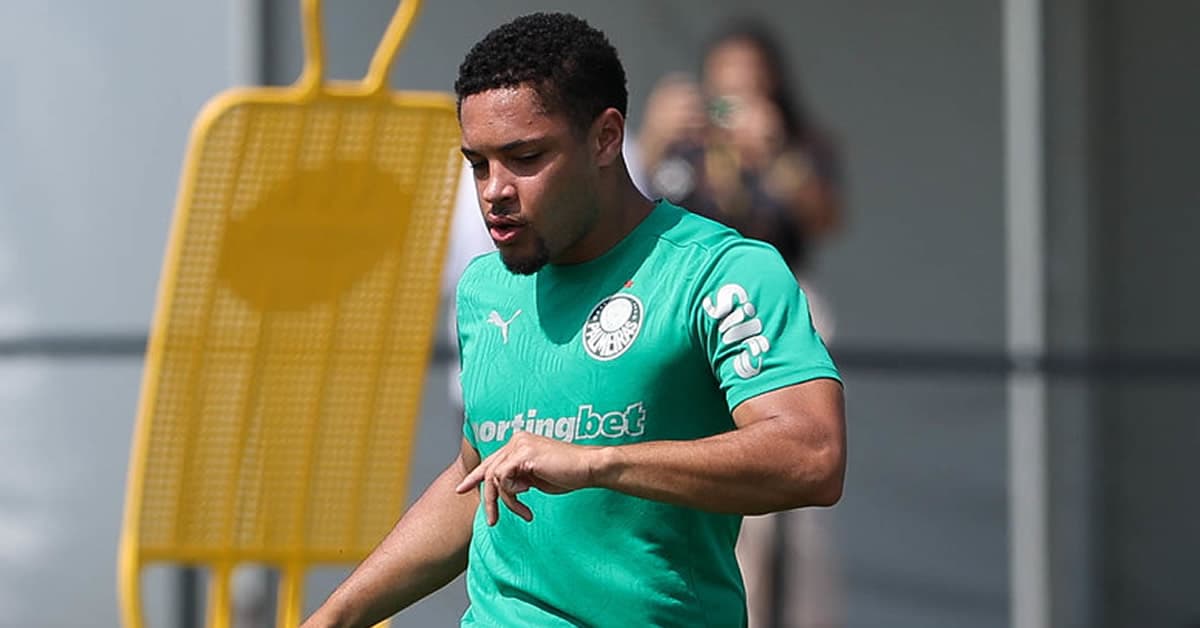 Vitor Roque projeta duelo contra o Chelsea: "Tenho certeza de que vai ser um jogo competitivo"