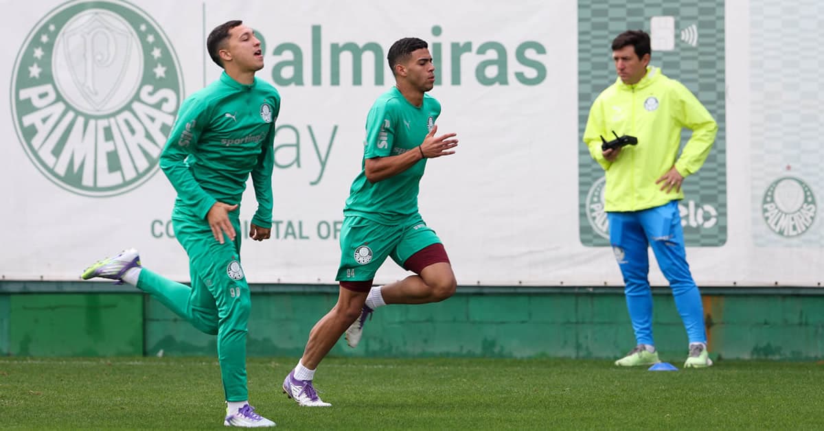 Arthur renova contrato, comenta experiência no profissional e revela inspiração em Piquerez