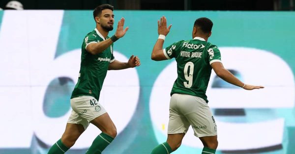 Qual era a pontuação do Palmeiras após 17 jogos nos últimos Brasileiros?