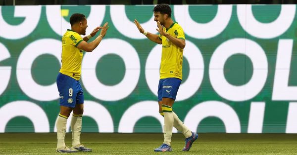 Vitor Roque “batiza” dupla com López, e argentino diz que deve dois gols ao companheiro