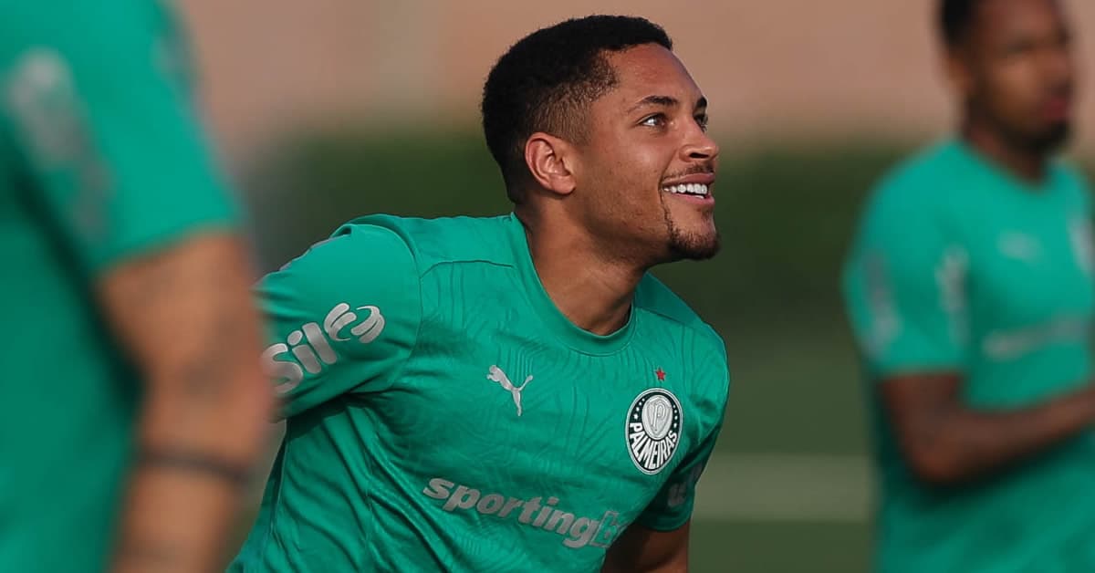 Vitor Roque comenta boa fase e projeta duelo contra o Universitario: "Libertadores é diferente"