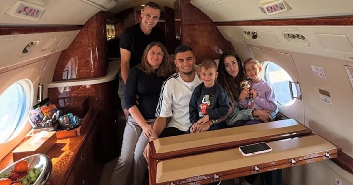 Andreas Pereira viaja para se apresentar a Palmeiras; Abel fala sobre o reforço