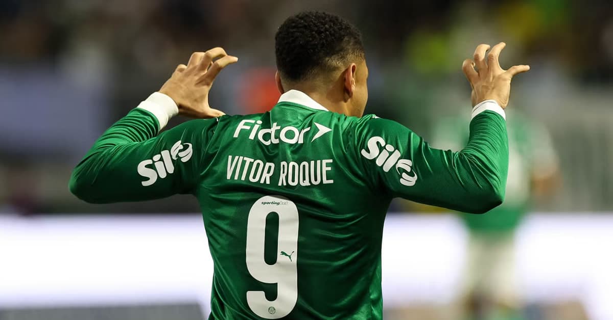 Vitor Roque alcança primeiro "hat-tigre" da carreira e vira artilheiro do Palmeiras no Brasileirão