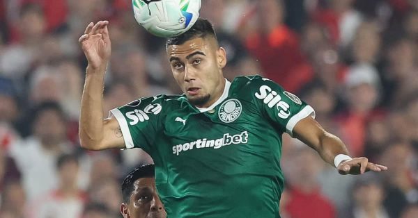 Andreas Pereira comenta vitória na Argentina e pede pés no chão para jogo de volta