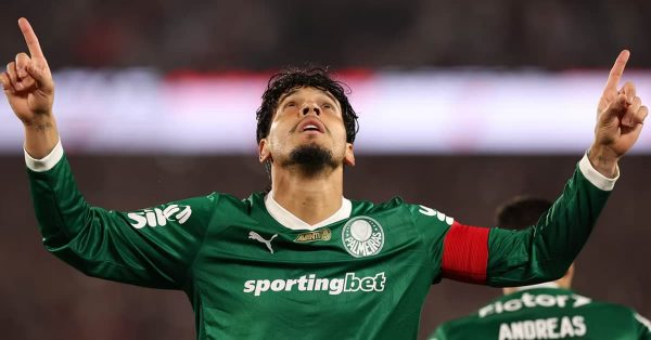Maior zagueiro artilheiro da história da Libertadores, Gómez valoriza vitória na casa do River