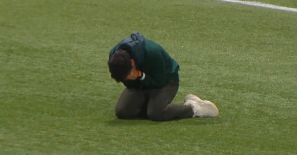 Vídeo: Abel Ferreira chora no gramado após classificação histórica do Palmeiras