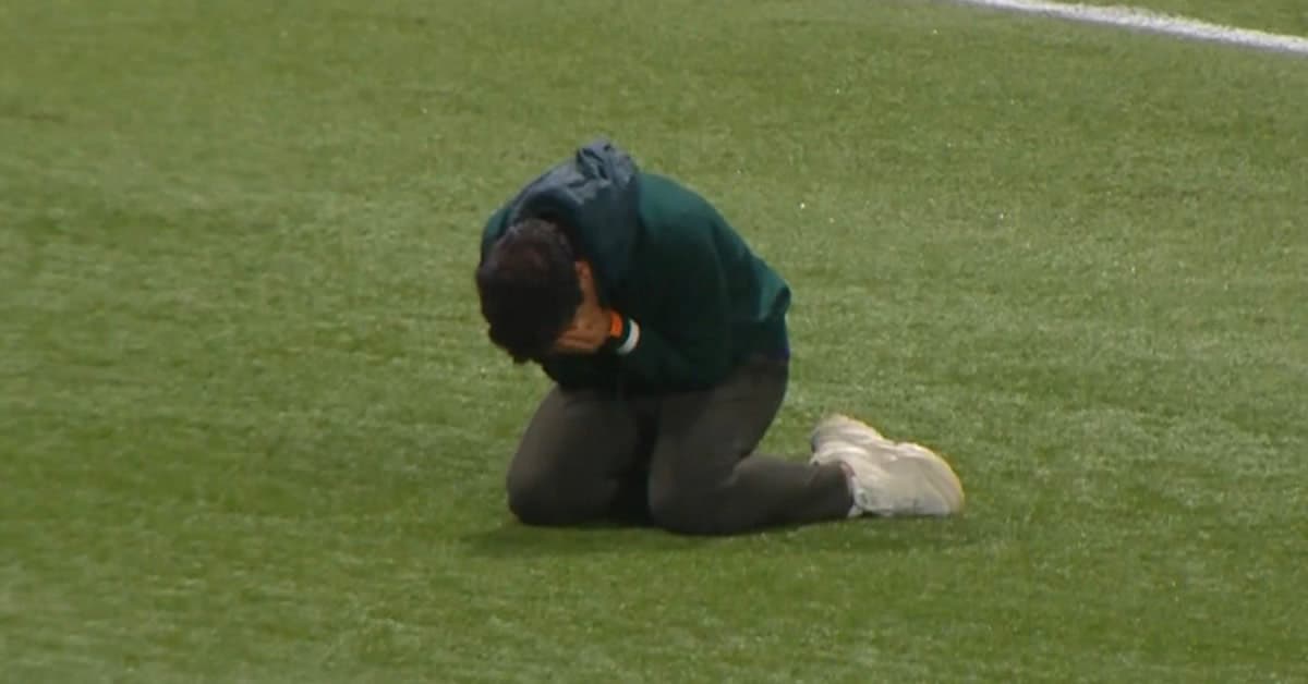 Vídeo: Abel Ferreira chora no gramado após classificação histórica do Palmeiras