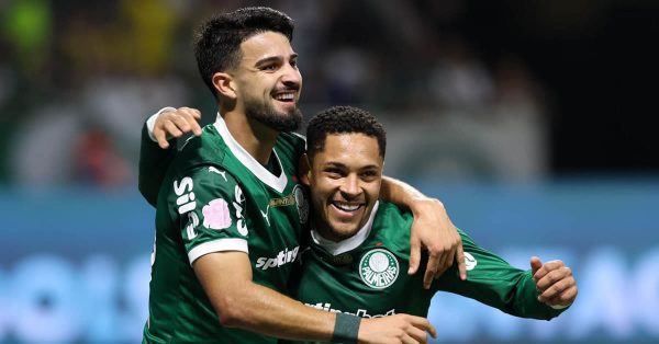Palmeiras faz três gols em 18 minutos e vence o Vasco em casa pelo Brasileirão