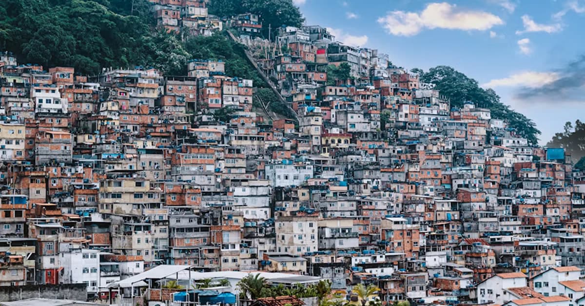 O papel das favelas na formação dos maiores talentos do futebol brasileiro