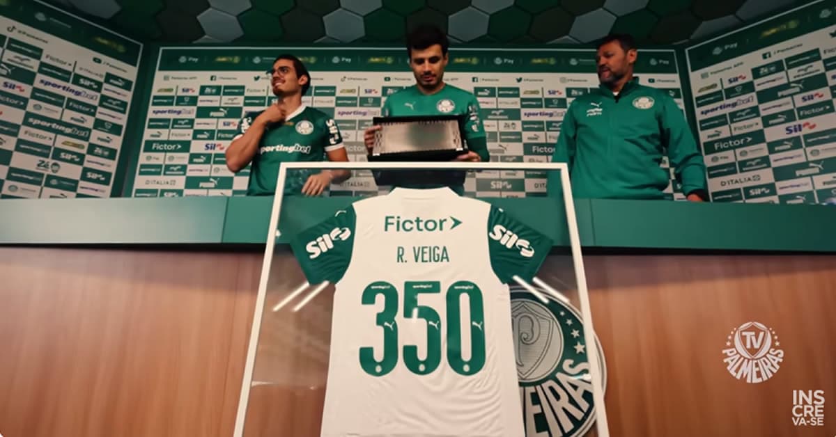 Vídeo: Raphael Veiga é homenageado por completar 350 jogos pelo Palmeiras