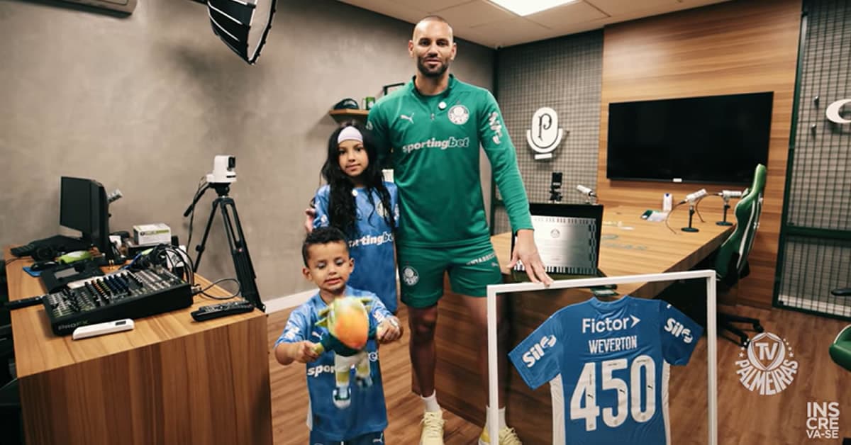 Vídeo: Weverton é homenageado por completar 450 jogos pelo Palmeiras
