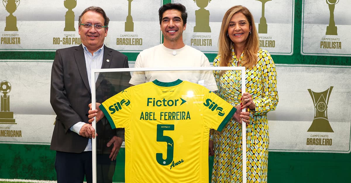 Abel recebe homenagem pelos 5 anos de Palmeiras e indica renovação: “Vamos continuar juntos”