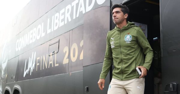 Palmeiras chega em Lima para a final da Libertadores
