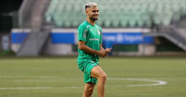 Andreas Pereira vê disputa pelo título em aberto e pede atenção com o Vitória