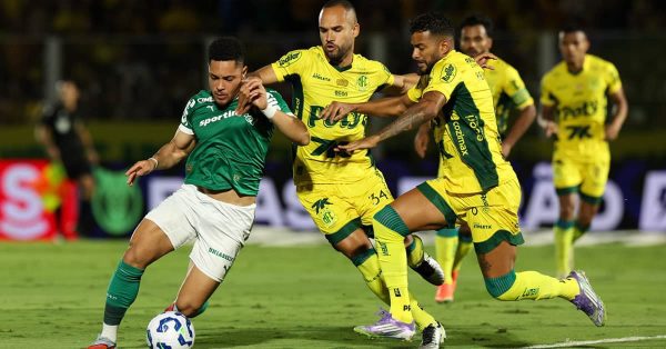 Palmeiras joga mal, é superado pelo Mirassol e perde vantagem na liderança do Brasileirão