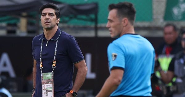 Abel não explica atuação fraca do Palmeiras e diz que falta de experiência do elenco pesou