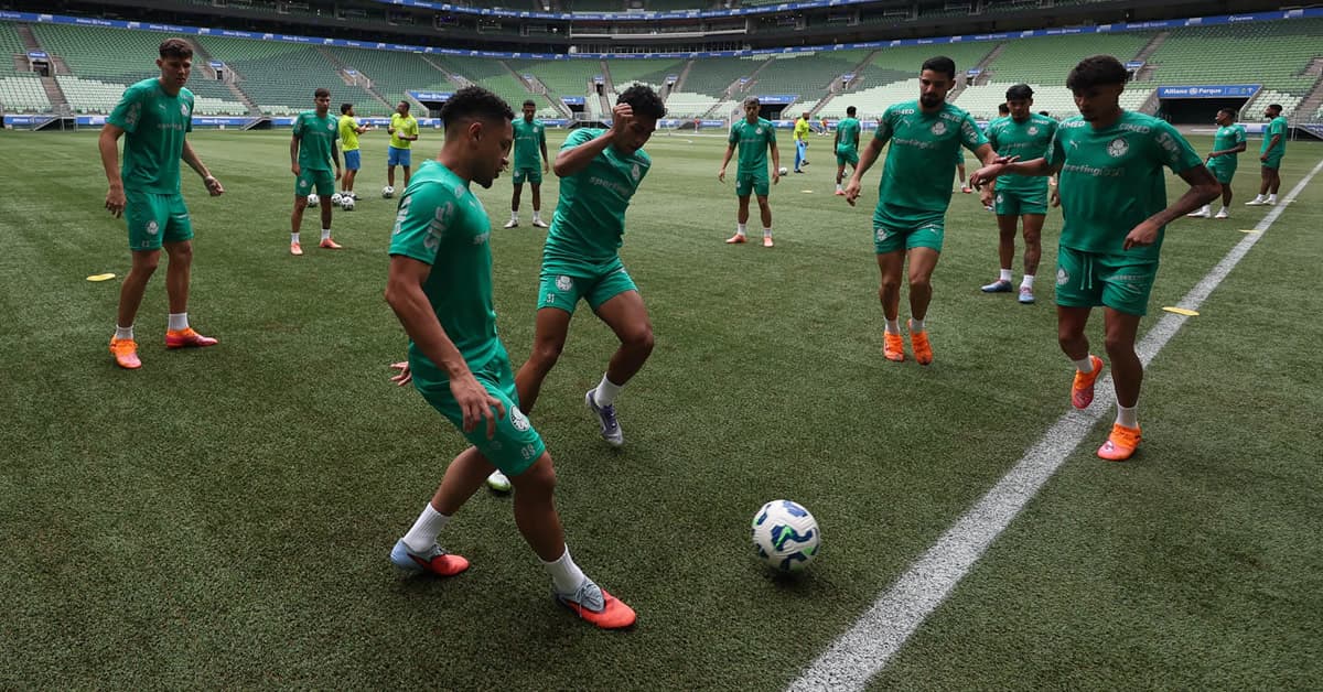 Palmeiras enfrenta o Santos com chance de voltar a abrir vantagem na liderança do Brasileirão