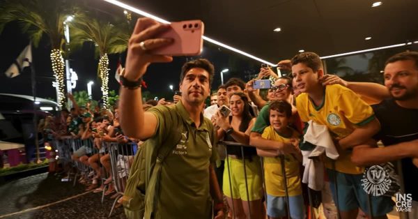 Vídeo: torcida de fortaleza recebe o Palmeiras com festa