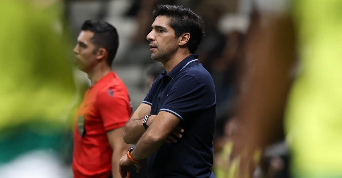 Abel não admite trabalho ruim e ironiza Flamengo: "Não há asteriscos em nossos títulos"