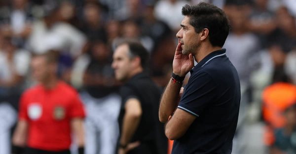 Abel volta a minimizar temporada sem títulos e valoriza vices: “Ano de reformulação”