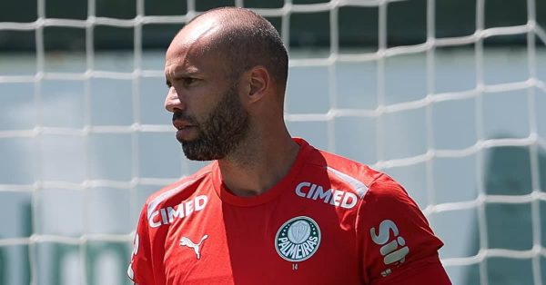 Palmeiras acerta renovação com Marcelo Lomba