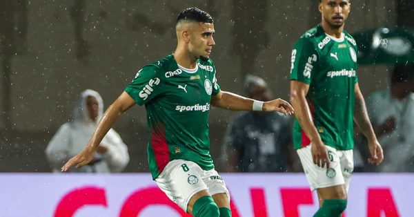 Andreas Pereira tem trauma no ombro; cirurgia é descartada