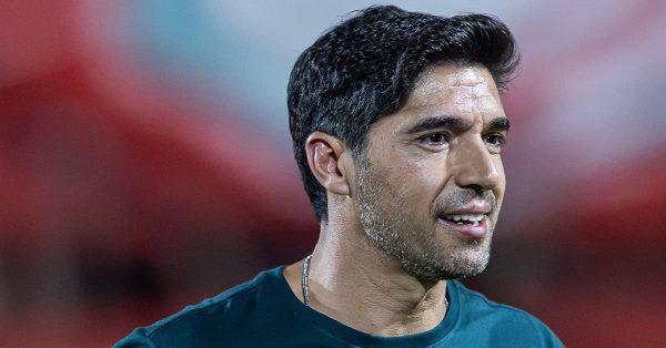 Abel valoriza vitória após pré-temporada curta e elogia estreia de Marlon Freitas