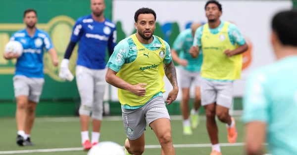 Felipe Anderson elogia elenco do Palmeiras e projeta jogo contra o Fluminense
