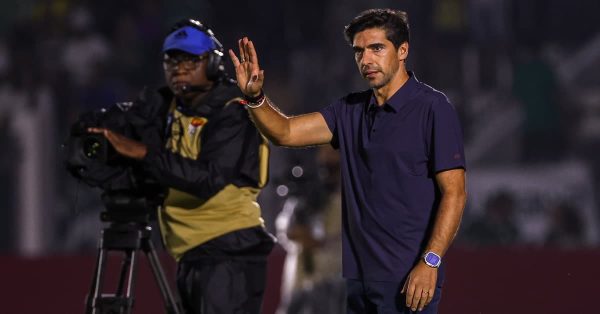 Abel cobra reforços e mostra-se incomodado com omissão da diretoria