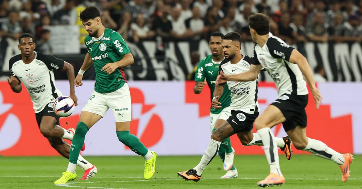 Palmeiras supera o apito e vence o Corinthians em Itaquera