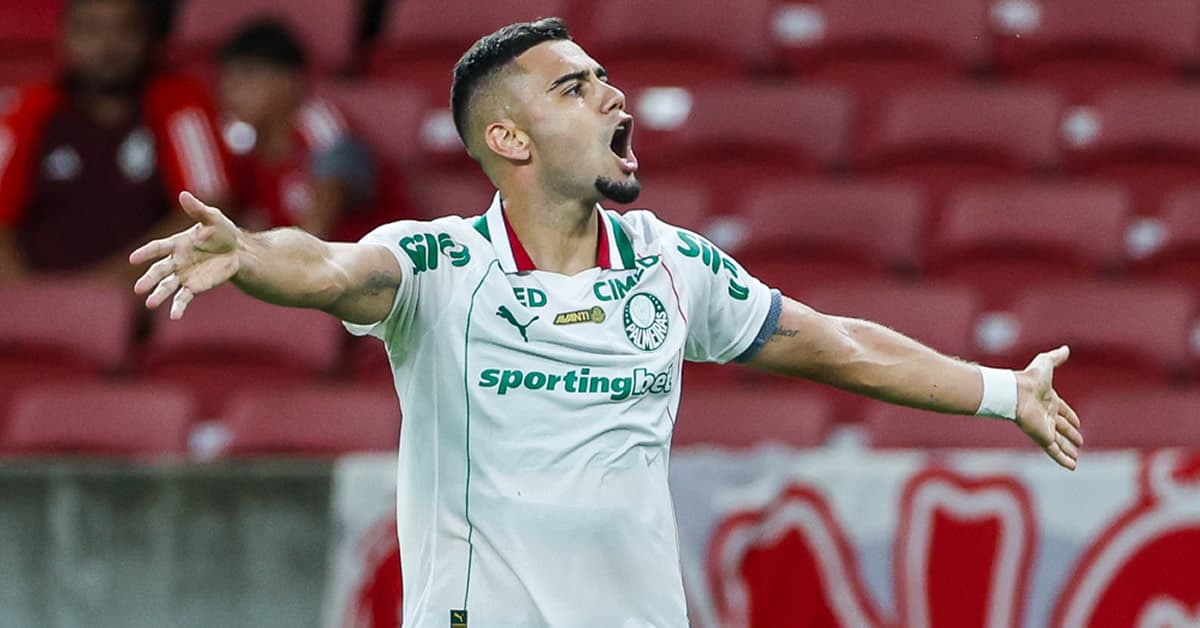 Andreas Pereira ironiza episódio em Itaquera: "Estava limpando a chuteira"