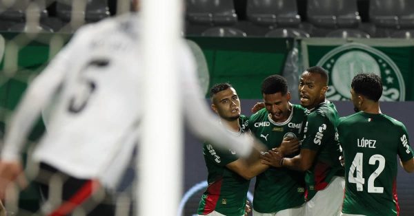 Palmeiras joga bem e goleia o Vitória em Barueri