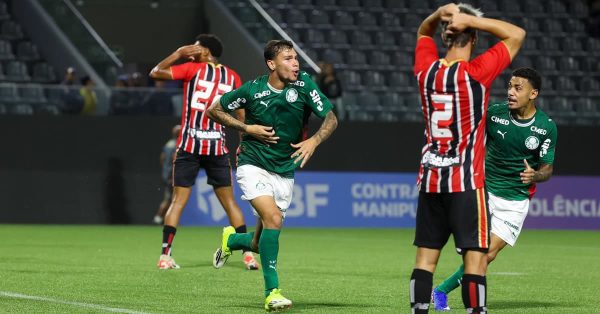 Palmeiras tem pênalti sonegado e empata com o São Paulo pelo Brasileirão Sub-20