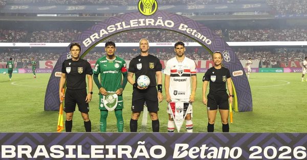 Qual era a pontuação do Palmeiras após 8 jogos nos últimos Brasileiros?