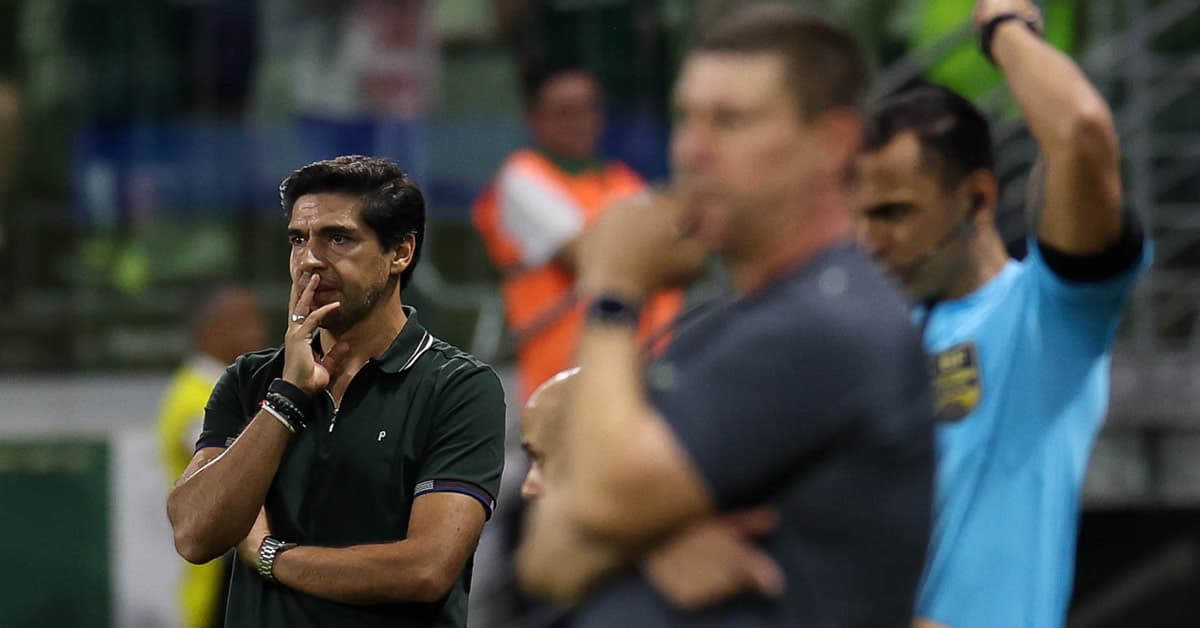 Abel comenta vitória do Palmeiras e elogia novo gramado do Allianz Parque: "Top"