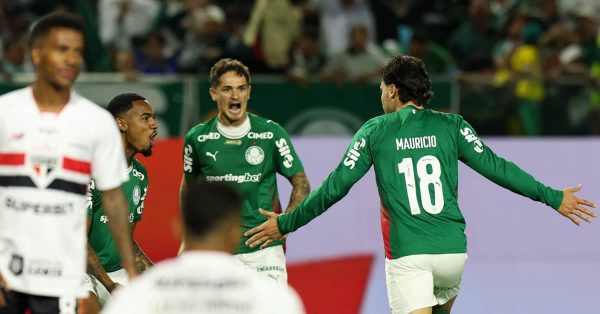 Palmeiras supera freguês São Paulo e apito da FPF, e avança à final do Paulista