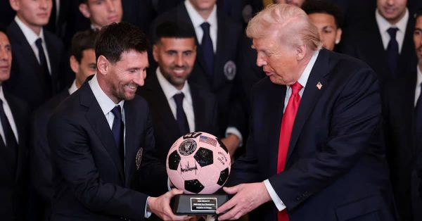 Trump faz referência ao Palmeiras em evento com Messi