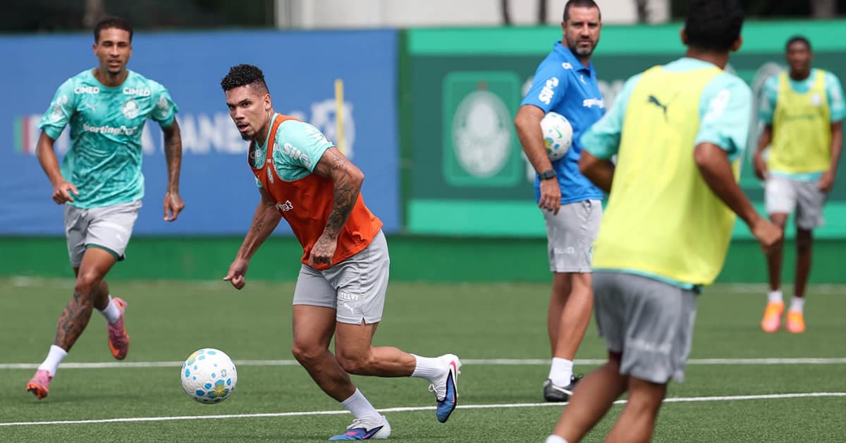 Palmeiras faz treino técnico para enfrentar o Grêmio; Vitor Roque segue no DM