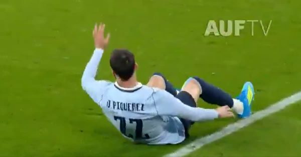 Piquerez sofre lesão no tornozelo em jogo do Uruguai; veja o lance